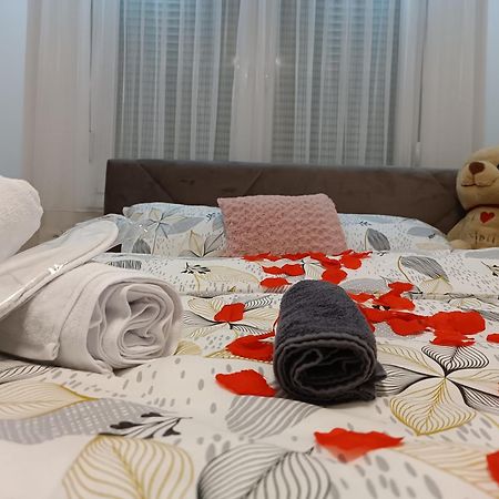 Apartman "Airplane" Сараево Экстерьер фото